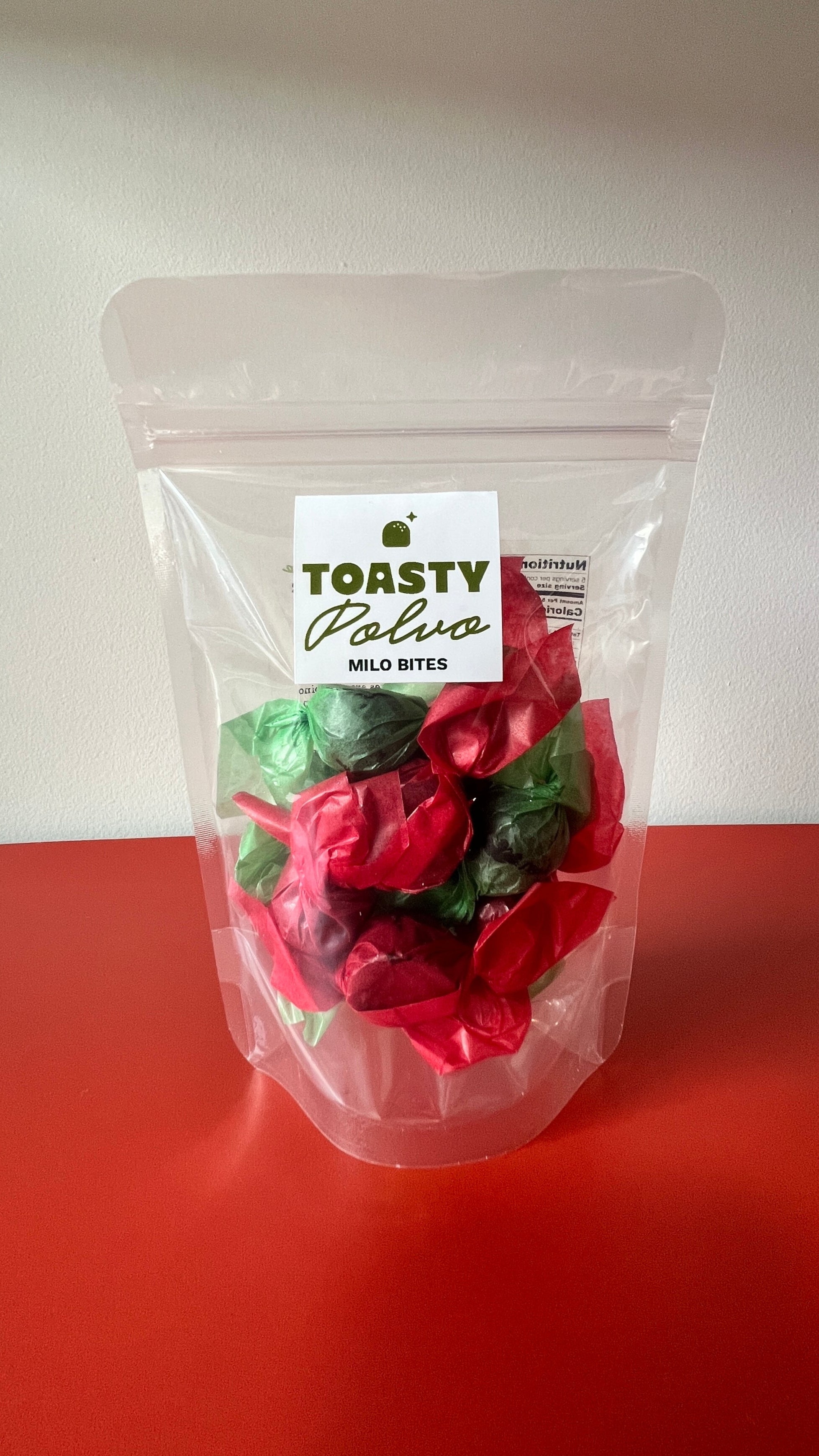 Packaged red and green candies with a 'Toasty Polvo' label on a white background